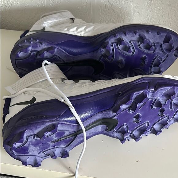 Nike White and Purple Men's Cleats - Picture 7 of 8